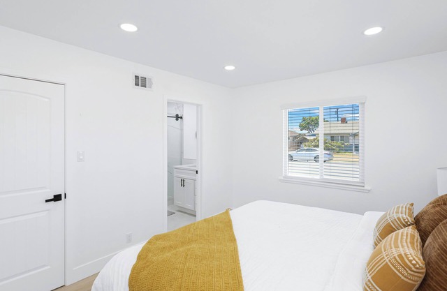 Delightful 4-bedroom house with AC in Garden Grove