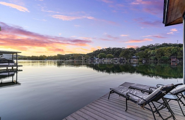Delightful 4-bedroom house on the shores of Lake Austin.