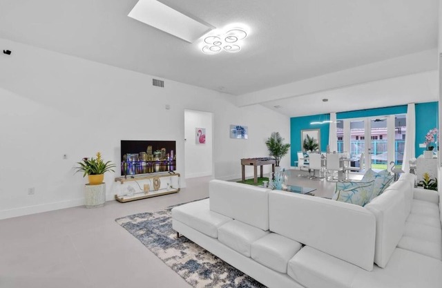 Delightful 4-bedroom house in Miami tropical Paradise and so much fun