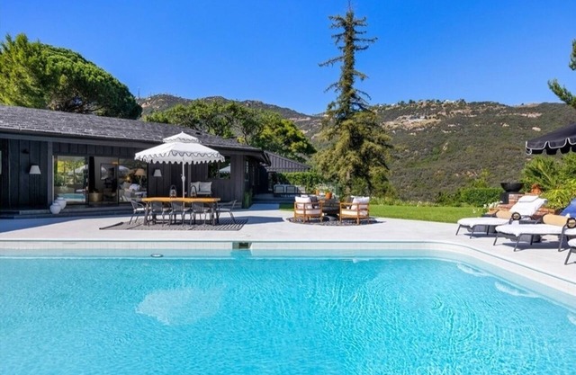 Delightful 5-bedroom Malibu hills homenstunning views/close to beach