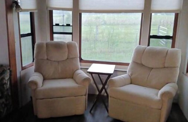 Delightful 5th wheel w/ queen bed, patio deck, and high speed internet.
