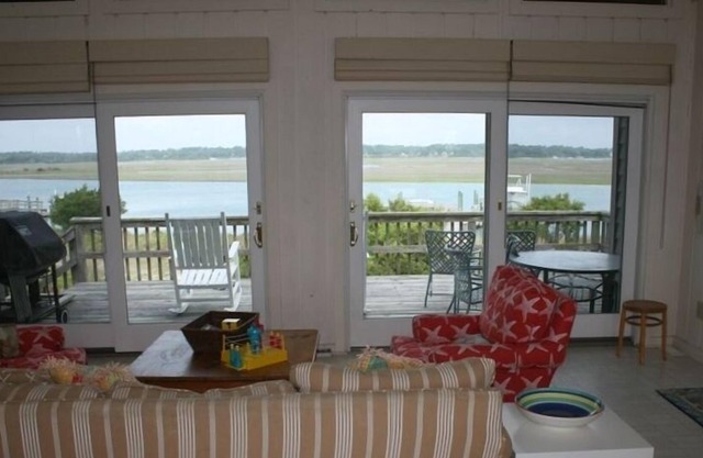 Charmant Soundfront Cottage sur la figure 8 - avec quai et promenade à Océ