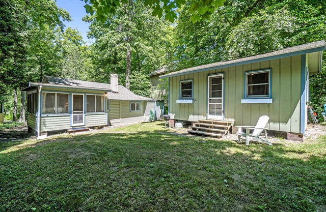 Charmant chalet w / maison superposée séparée, WiFi gratuit et cuisine complète!