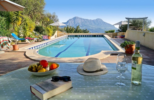 Charmante maison de campagne sur 4 hectares, grande piscine privée dans un cadre pittoresque!