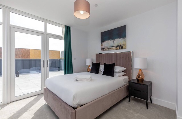 Delightful Deluxe South Central Apartment
