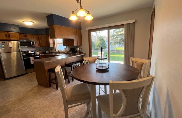 Delightful Duplex|4min from Empire Mall+Shopping