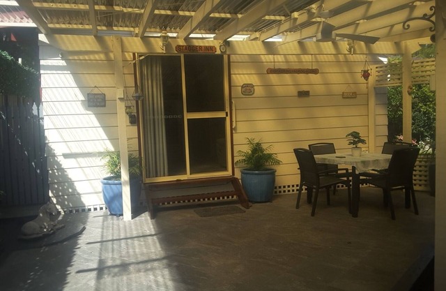 Delightful fully self contained cottage with all amenities included.