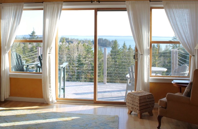 Charmante Maine Accueil avec vue panoramique sur l'eau et le ciel!