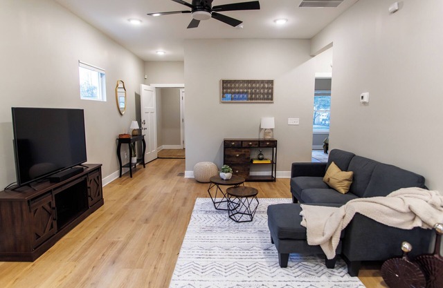 Delightful modern duplex apartment well located in welcoming South Broad Ripple