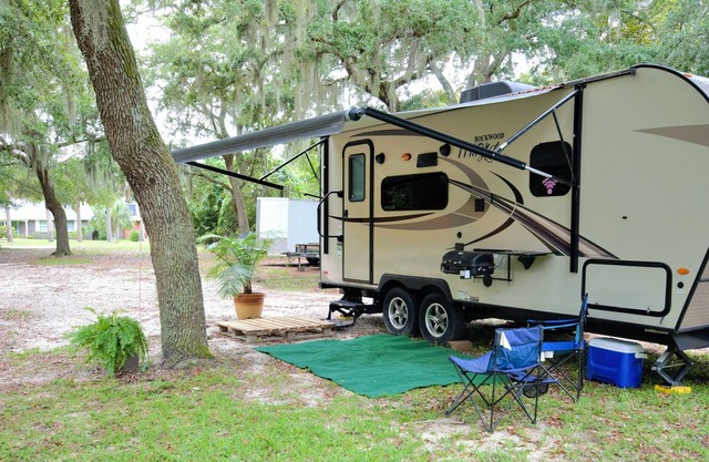 Delightful RV with 1 bedroom 10 mins from beaches