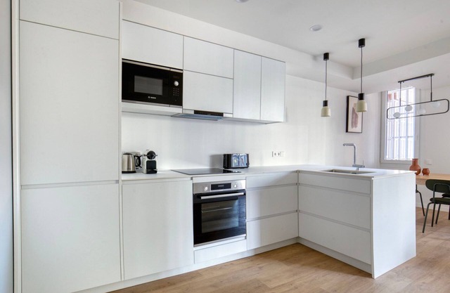 Delightful Sarrià 3BR, w/ Doorman & Fresh Renovation, by Blueground