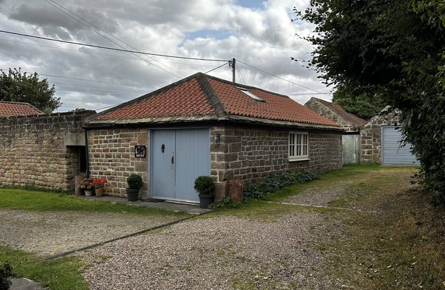 Converted Blacksmith-Cottage-Vue sur Jardin-Moderne-Salle de bain privée séparée