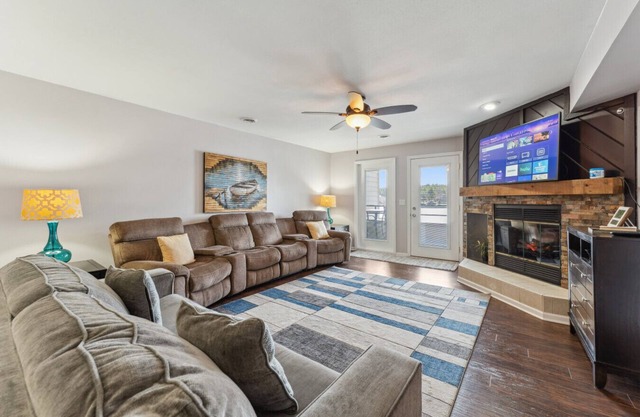 Dells Lake Villa - Lake Front At Lighthouse Cove Condominiums