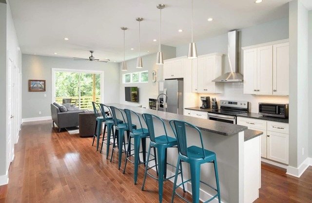 Incroyable, nouvelle construction, à distance de marche de Northshore & Downtown!