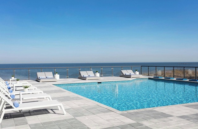 Delta Hotels by Marriott Virginia Beach Waterfront