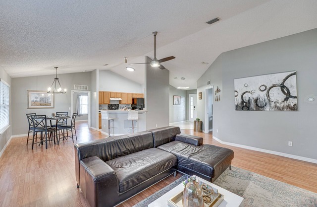 Deltona Retreat w/ Yard + Grill: Pets Welcome!