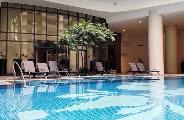 Deluxe 1BR 27th floor in Taguig/BGC w/balcony, amazing view of bay, wi-fi+55" TV