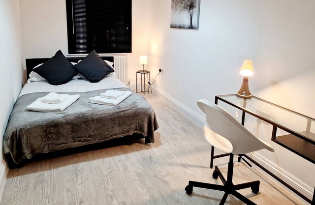 Deluxe 2 Bed Apartment in Uxbridge