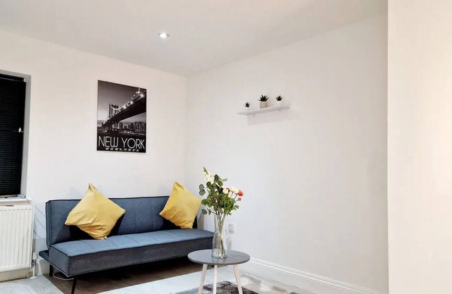 Deluxe 2 Bed Apartment in Uxbridge