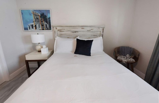 Deluxe 2 Bedroom With Living Room and Kitchenette