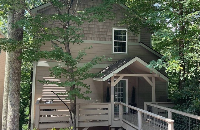Deluxe 2700 sqft 3 bed 4 bath Villa in Boone, NC