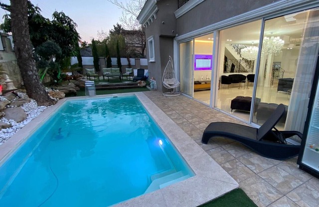 Deluxe 4BR Villa Spa in Rishon LeZion