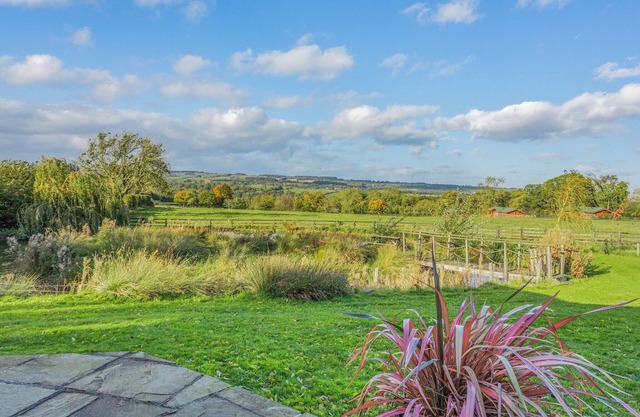 Deluxe and spacious lodge perfect for a romantic retreat.