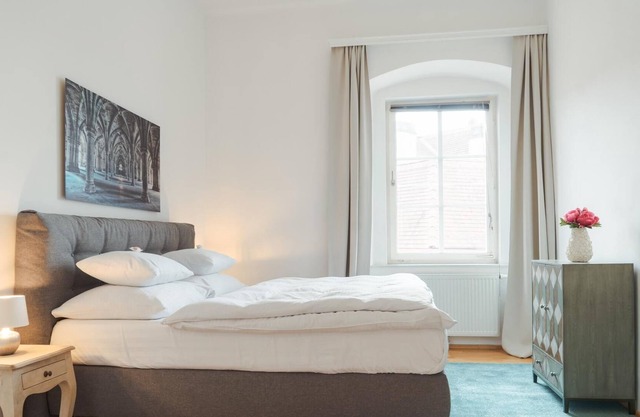 Deluxe Apartment with Elevator in the old town of Krems with private parking