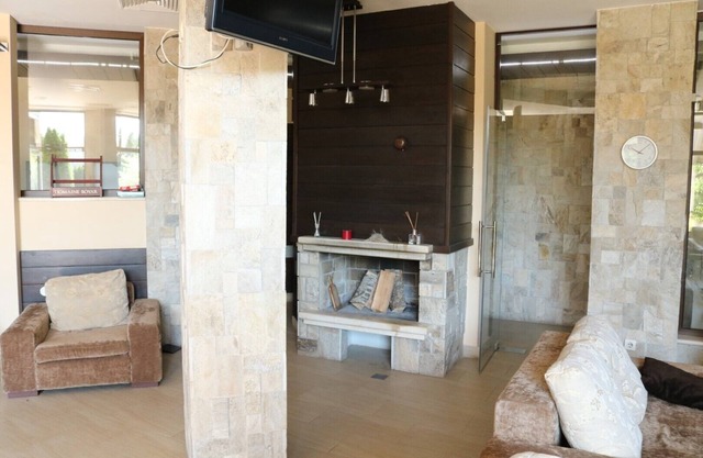 DELUXE APARTMENT IN '' ALPINE LODGE'' COMPLEX