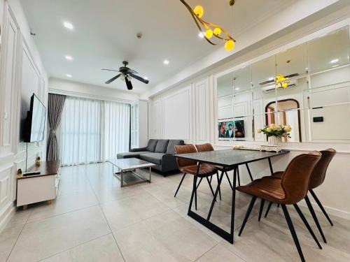 Deluxe Apartment - The Antonia Phu My Hung