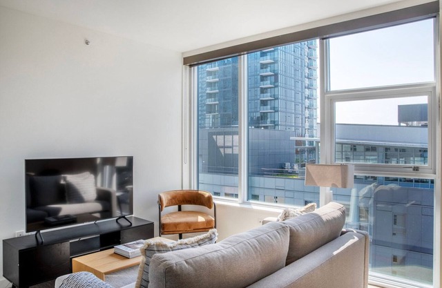 Deluxe Bellevue Studio w/ Gym & BBQ, nr Coffee Shops, by Blueground