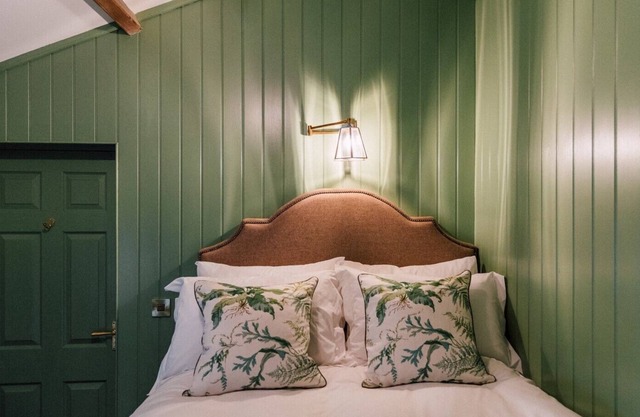 Cabine-de Luxe-Douche-Vue sur la cour-Room 4
