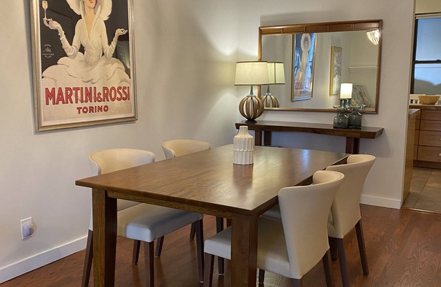 Suite d'invité de luxe de 2 chambres à Chicago. Offre et emplacement incroyables (Roscoe Village)!