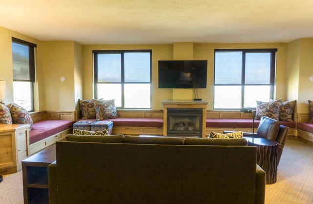 Deluxe condo in newly remodeled Grand Summit Hotel