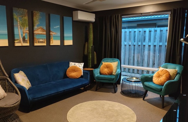 Deluxe Fully Air-conditioned 4BR ＋ Movie/Family Room