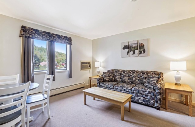 Suite de luxe à une chambre située au premier étage avec piscine extérieure chauffée