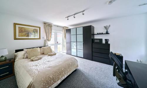 Deluxe Room with Private En Suite in South Croydon