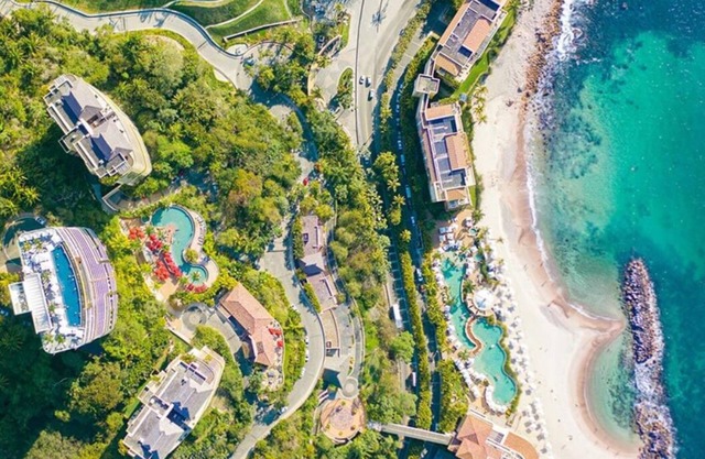 Deluxe Room Unparalleled ocean views from suite’s private terraces