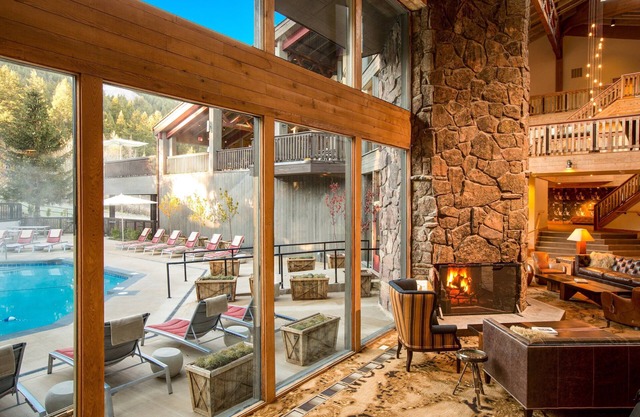 Condo Deluxe + spacieux avec A / C | Super emplacement Snow King!