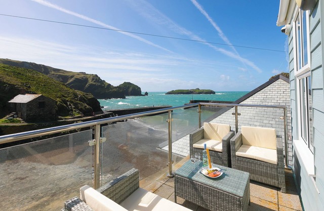 DEMELZA, pet friendly, luxury holiday cottage, with pool in Mullion