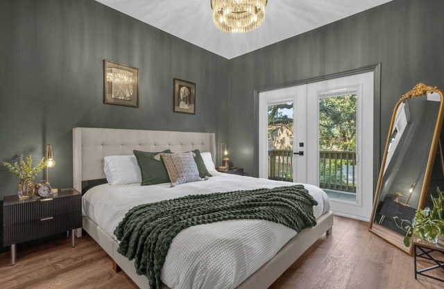 Modern Elegance Steps from Downtown Orlando