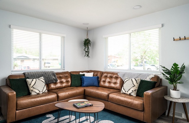 Denver Emerald - 2 Bedrooms / 1 Full Bath / Sleeps 4 [Close to Downtown]