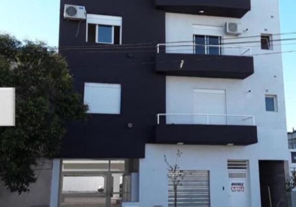 DEPARTAMENTO AMOBLADO CON COCHERA