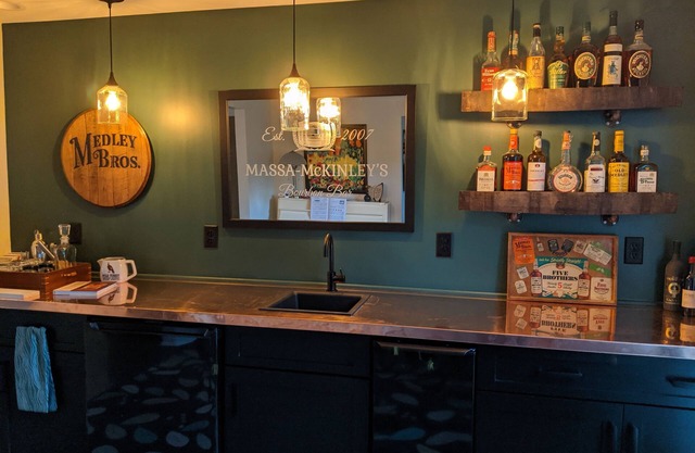 Derby/PGA Ready Retreat with Curated Bourbon Bar - 5 BR 3.5 Bath - Sleeps12!