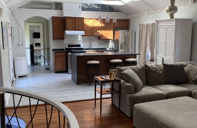 Derby Week Historic Carriage House 0.3 miles,5 mins from Churchill Downs