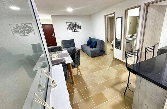 Descubre Medellín: Apartamento Céntrico y Equipado