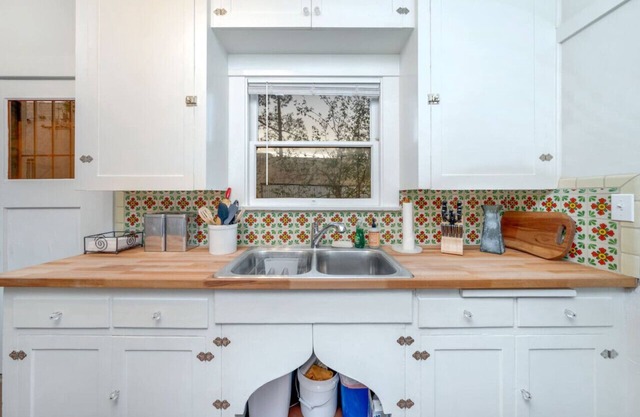 Desert Bloom / Blocks from U of A / 1 BR 1 BA