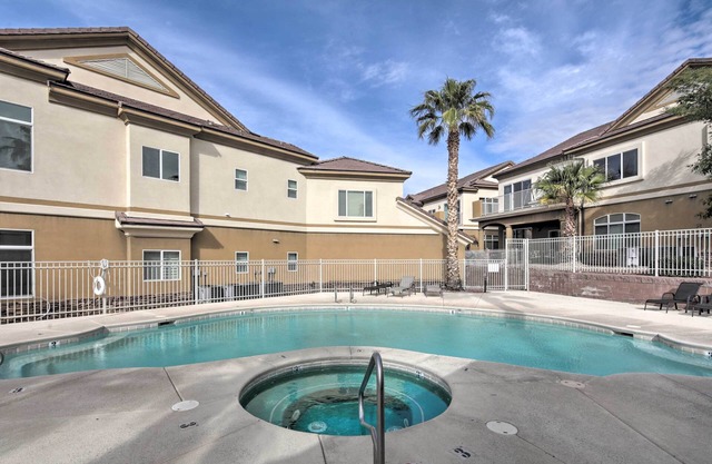 NOUVEAU! Condo du désert avec piscine ~ 3 Mi à Colorado River!