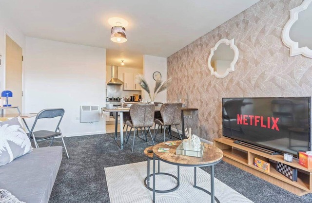 Desert Oasis 2 Bed 2 Bath Parking Netflix