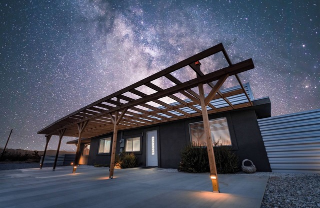 Desert Oasis: Firepit, Stars, 5 Acres, Joshua Trees